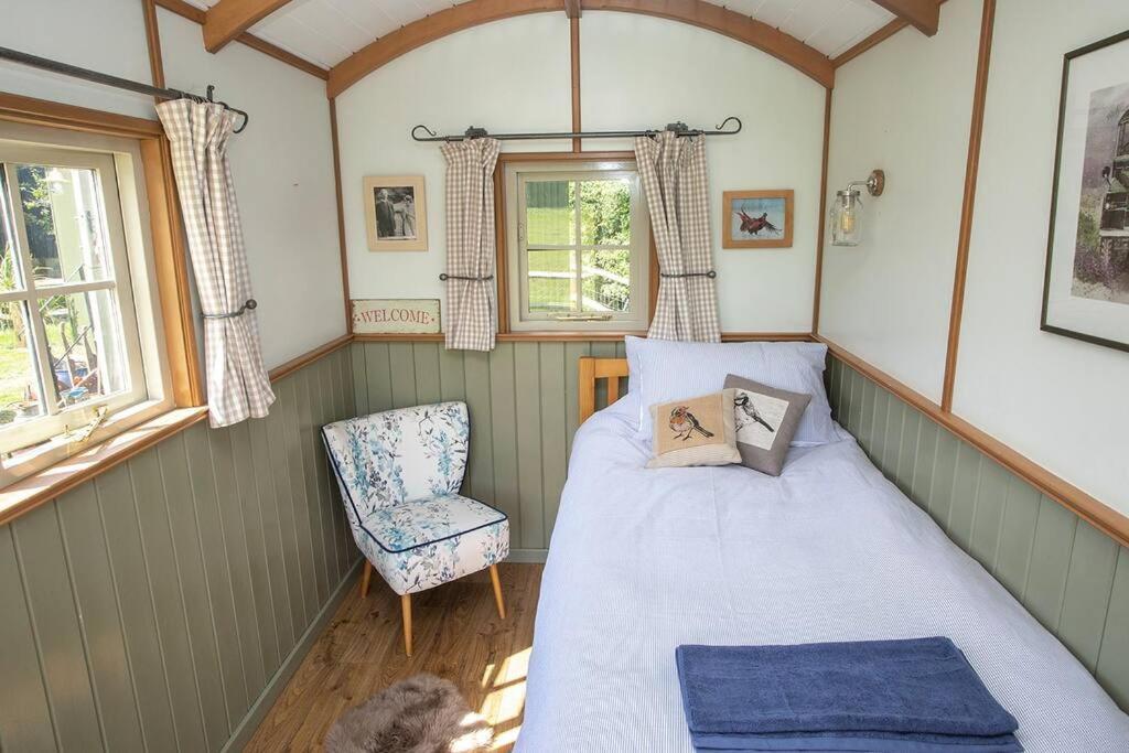 Shepherds Huts Tansy & Ethel In Rural Sussex Arundel Exterior foto