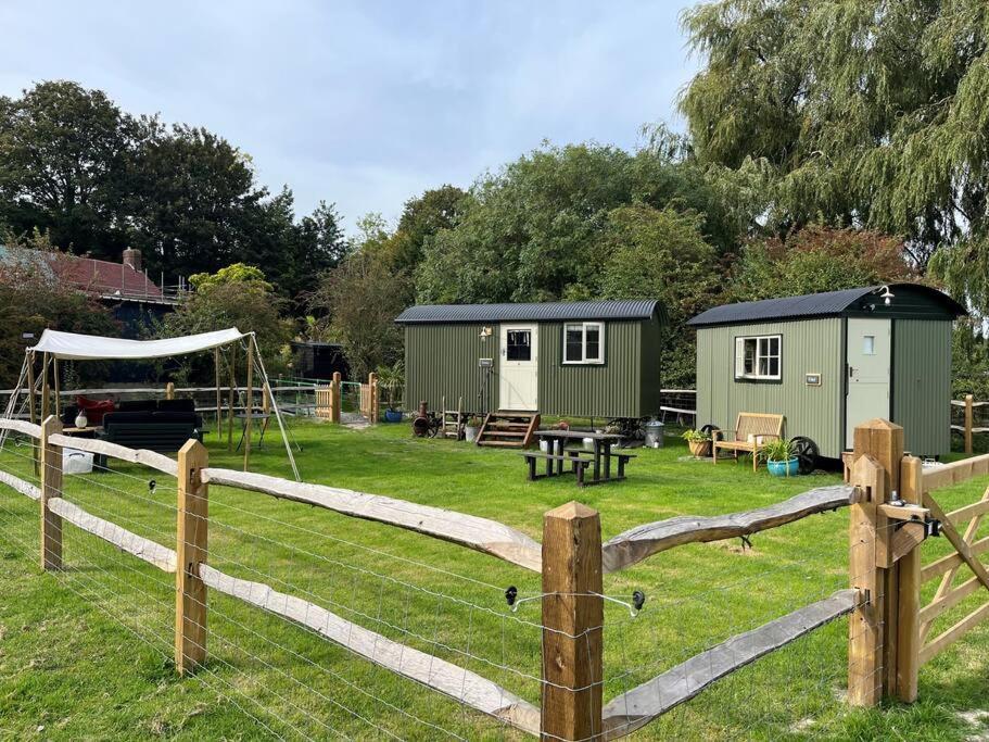 Shepherds Huts Tansy & Ethel In Rural Sussex Arundel Exterior foto